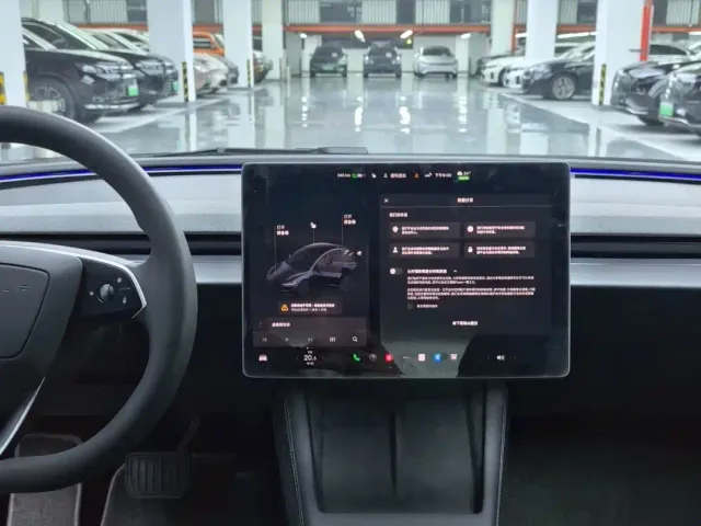 Tesla Model 3 — Фото автомобиля 10