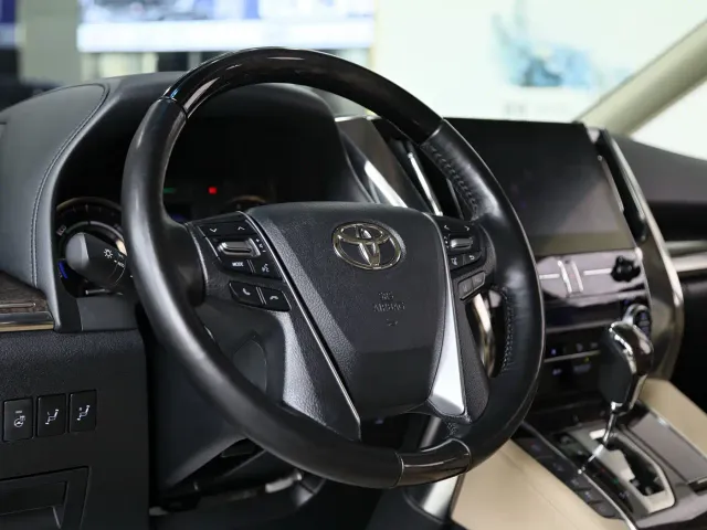 Toyota Vellfire — Фото автомобиля 9
