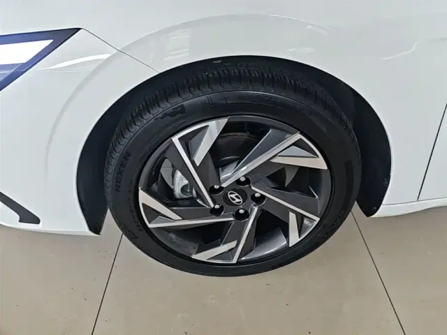 Hyundai Elantra — Фото автомобиля 22