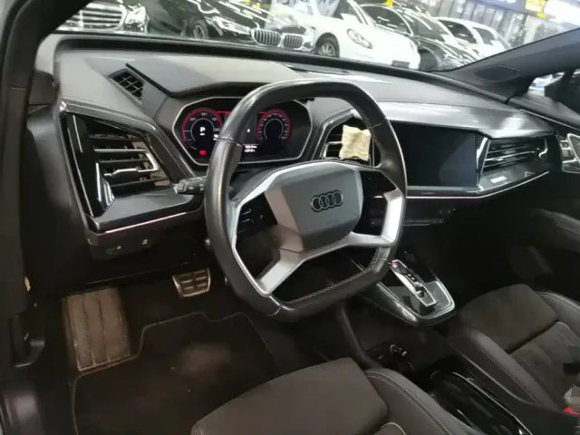 Audi Q4 e-tron — Фото автомобиля 9