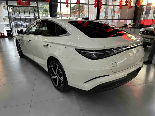 BYD Seal 07 DM-i — Фото автомобиля 7