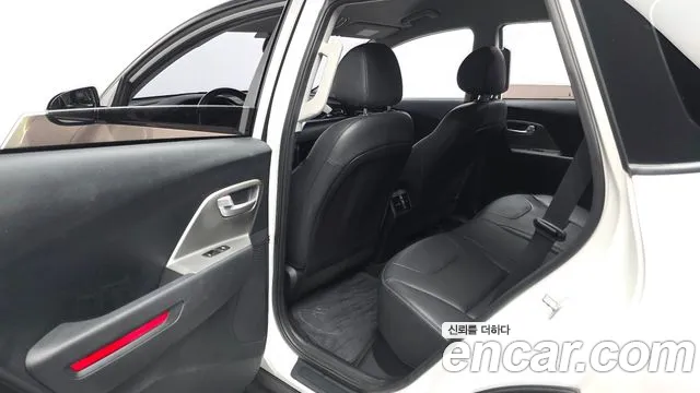Kia Niro — Фото автомобиля 16