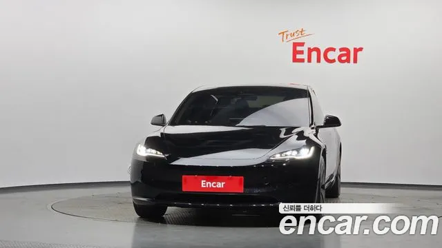 Tesla Model 3 — Фото автомобиля 3