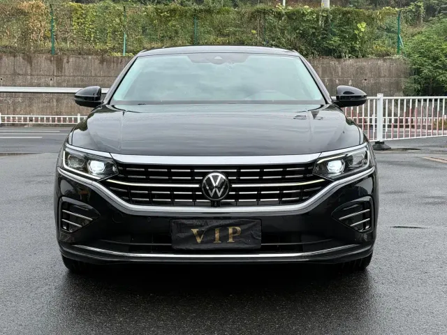 Volkswagen Passat — Фото автомобиля 2