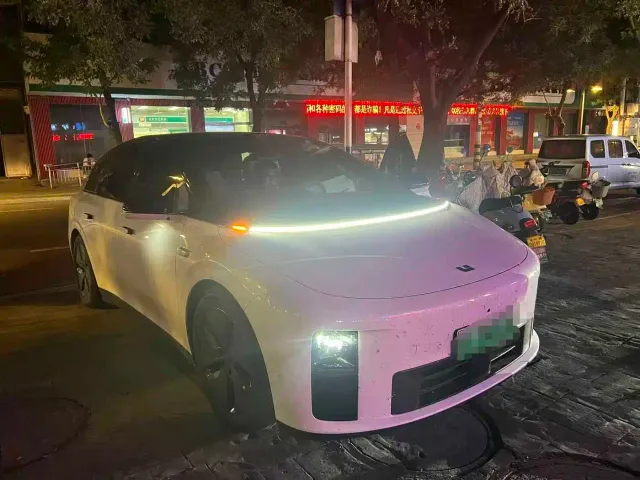 Li Auto i6 — Фото автомобиля 2