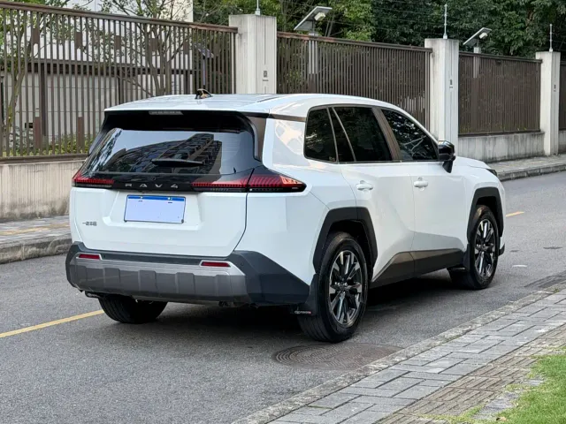 Toyota RAV4 — Фото автомобиля 11
