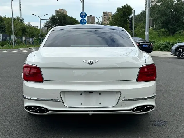 Bentley Flying Spur — Фото автомобиля 7