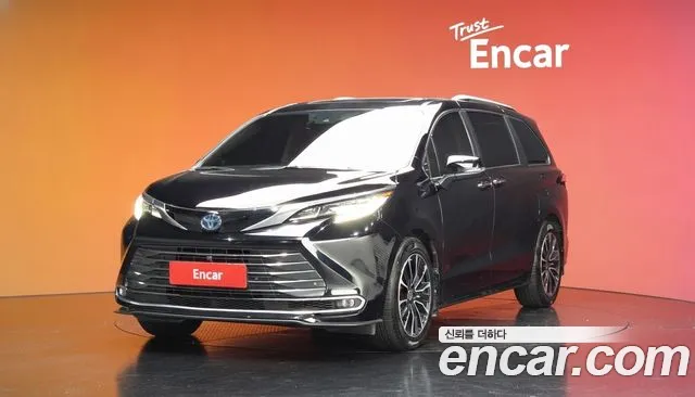 Фотография автомобиля — Toyota Sienna 4th Gen