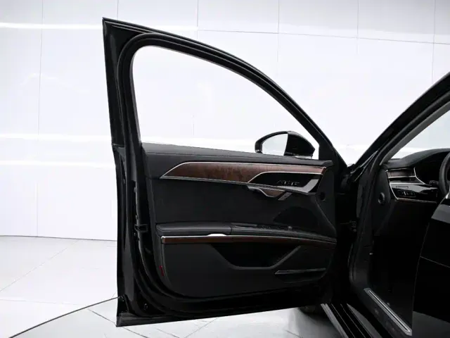 Audi A8 — Фото автомобиля 12