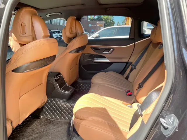 Mercedes-Benz E-Class — Фото автомобиля 5