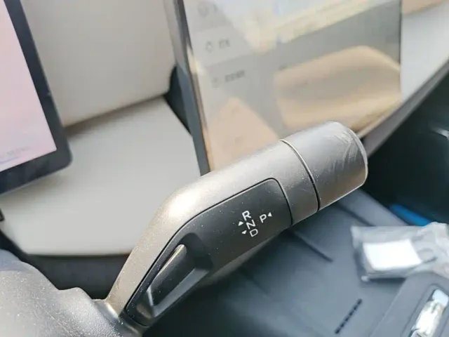 Volvo XC70 Plug-in Hybrid — Фото автомобиля 13