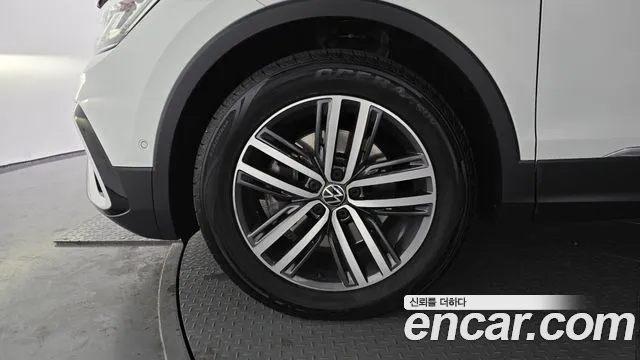 Volkswagen Tiguan — Фото автомобиля 5