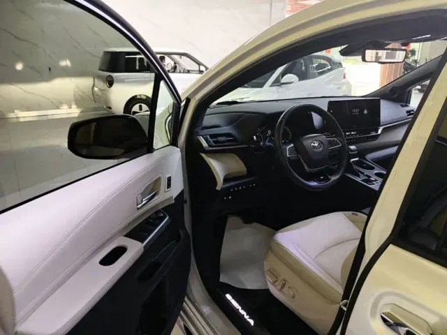 Toyota Sienna — Фото автомобиля 15