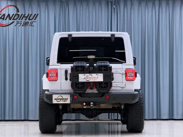 Jeep Wrangler — Фото автомобиля 17