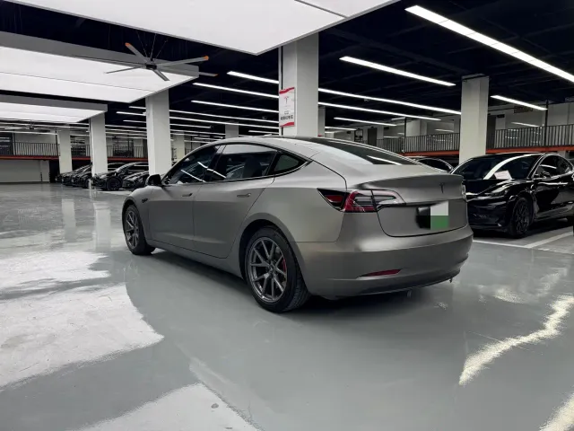 Tesla Model 3 — Фото автомобиля 13