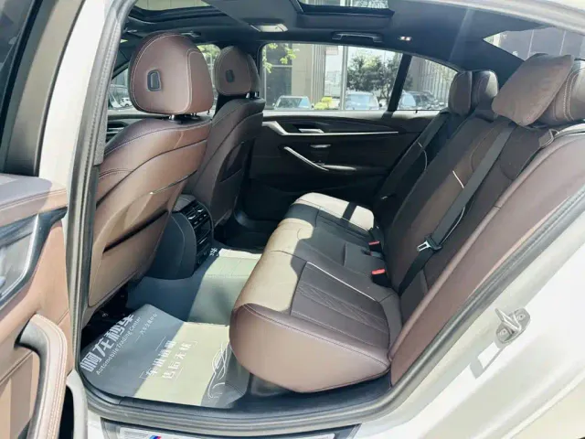 BMW 5 Series — Фото автомобиля 12
