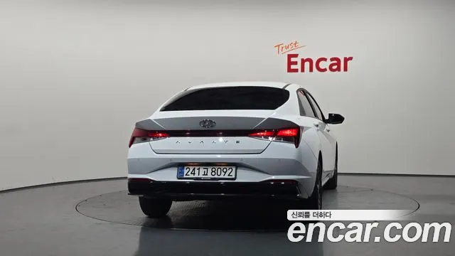 Hyundai Avante CN7 — Фото автомобиля 4