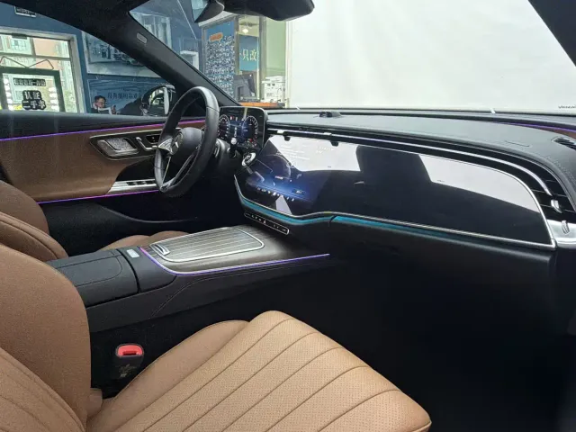 Mercedes-Benz E-Class — Фото автомобиля 12