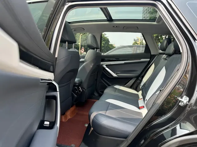 Geely Boyue L 2024 1.5TD DCT Premium Edition — Фото автомобиля 8