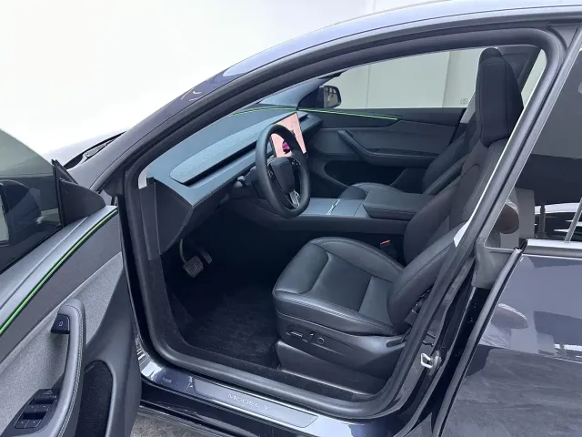 Tesla Model Y — Фото автомобиля 16