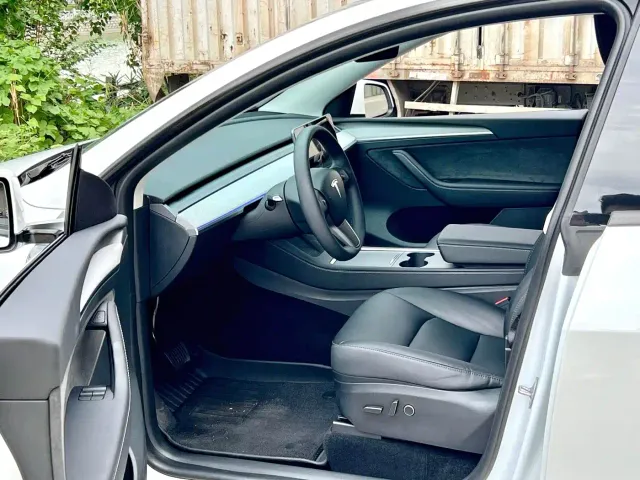 Tesla Model Y — Фото автомобиля 4
