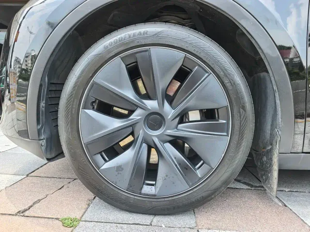Tesla Model Y — Фото автомобиля 18