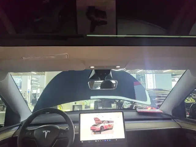 Tesla Model Y — Фото автомобиля 13