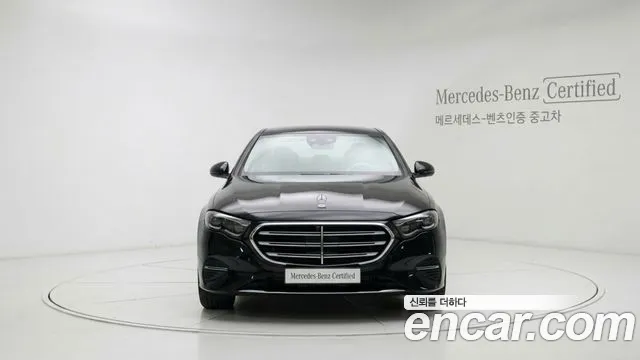 Mercedes-Benz E-Class — Фото автомобиля 3