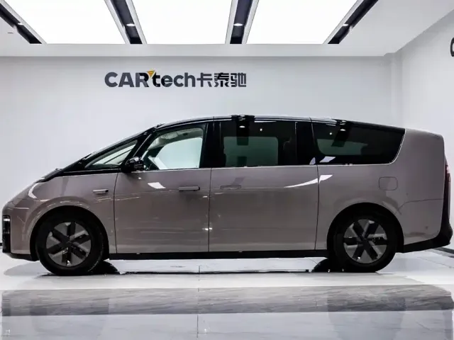 Li Auto MEGA — Фото автомобиля 3