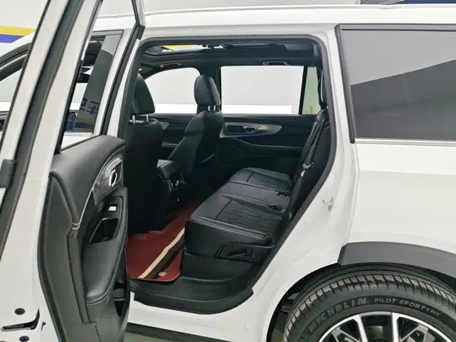 GAC Trumpchi GS8 — Фото автомобиля 11