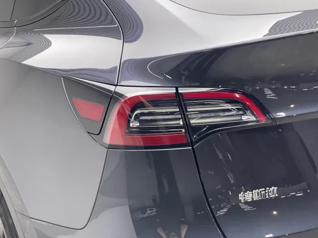 Tesla Model Y — Фото автомобиля 20