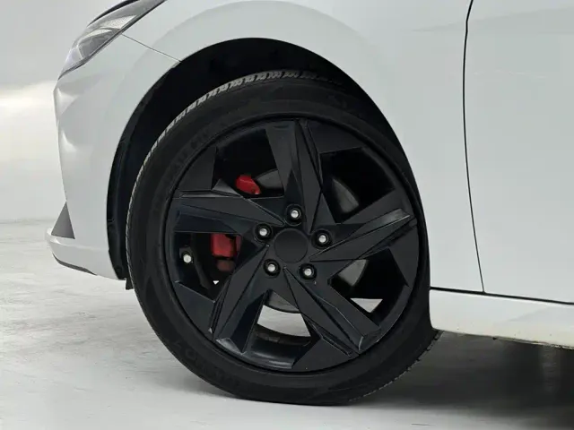 Hyundai Elantra — Фото автомобиля 23