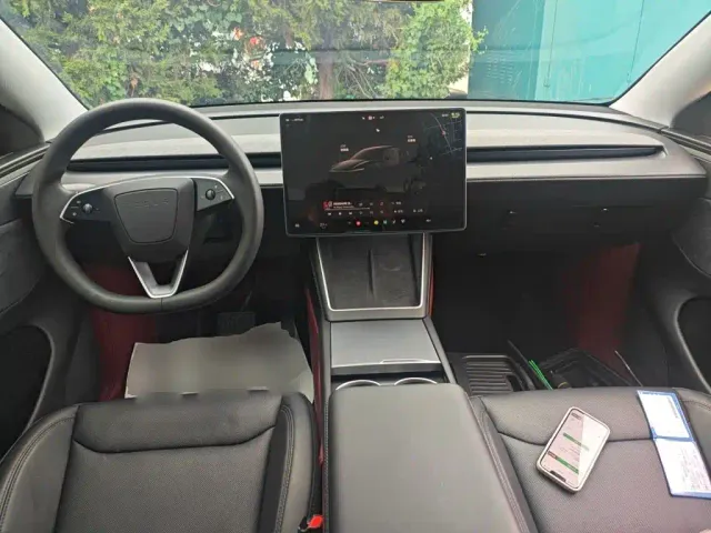 Tesla Model Y — Фото автомобиля 5