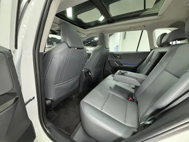 Toyota RAV4 — Фото автомобиля 9