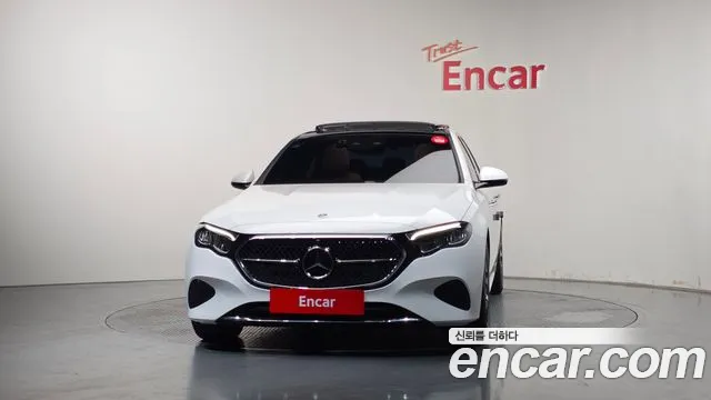 Mercedes-Benz E-Class — Фото автомобиля 3
