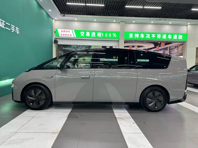 Li Auto MEGA — Фото автомобиля 18