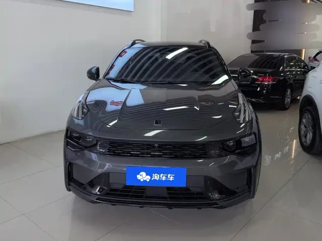 Lynk & Co 01 — Фото автомобиля 2