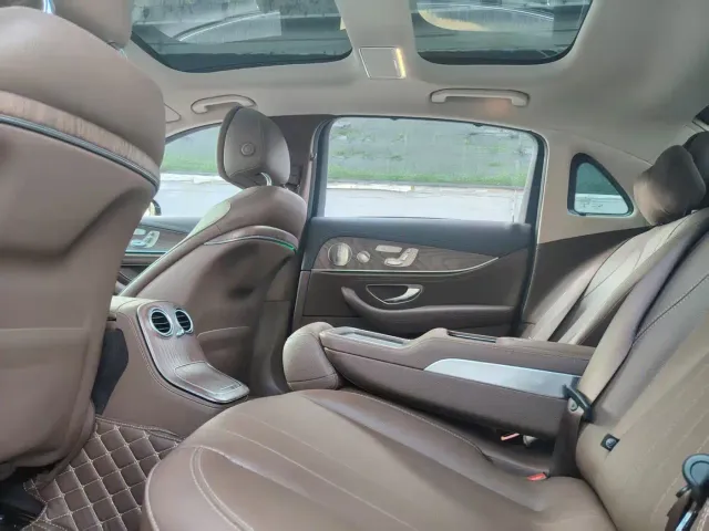 Mercedes-Benz E-Class — Фото автомобиля 12