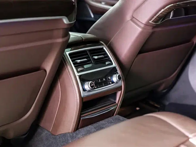 BMW 7 Series — Фото автомобиля 17