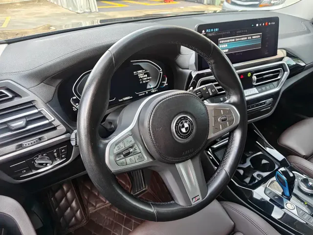 BMW iX3 — Фото автомобиля 11