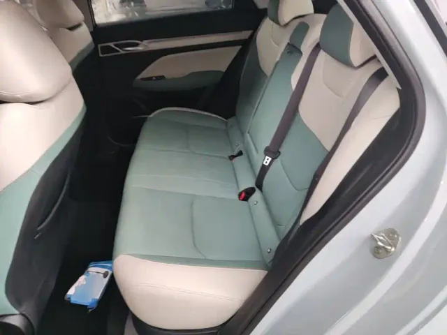 Geely Emgrand L — Фото автомобиля 16