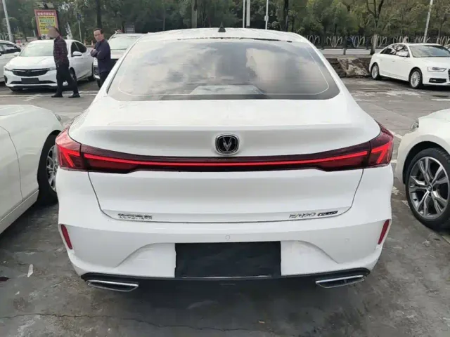 Changan Eado — Фото автомобиля 5