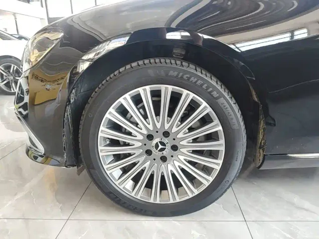 Mercedes-Benz E-Class — Фото автомобиля 22