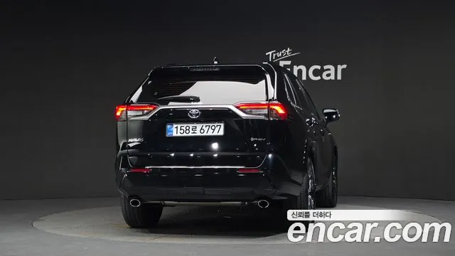 Toyota RAV4 — Фото автомобиля 4