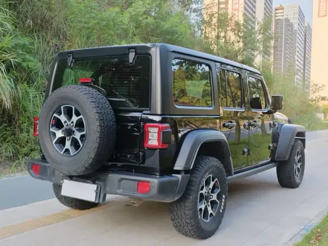 Jeep Wrangler — Фото автомобиля 9