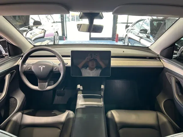 Tesla Model Y — Фото автомобиля 20