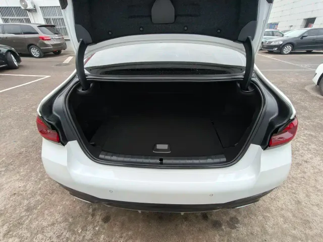 BMW 5 Series — Фото автомобиля 15