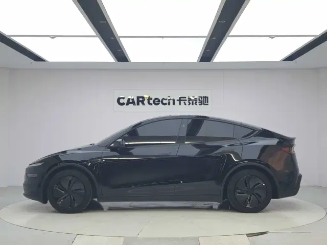 Tesla Model Y — Фото автомобиля 2
