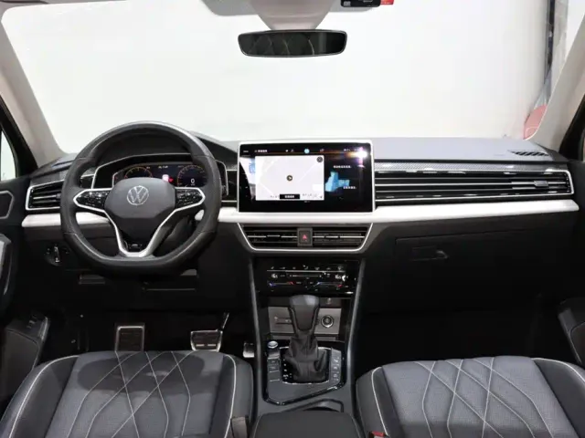 Volkswagen Tiguan L — Фото автомобиля 12