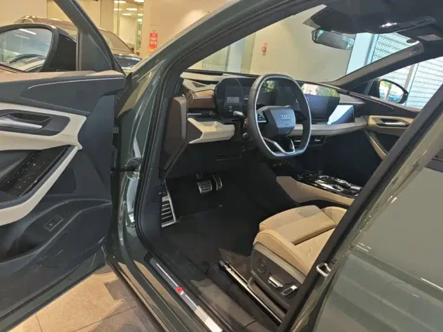 Audi Q6L e-tron — Фото автомобиля 15